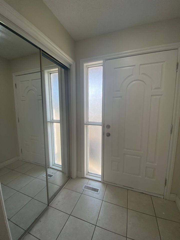 74 Martingrove Way Ne - Photo 3 of 14