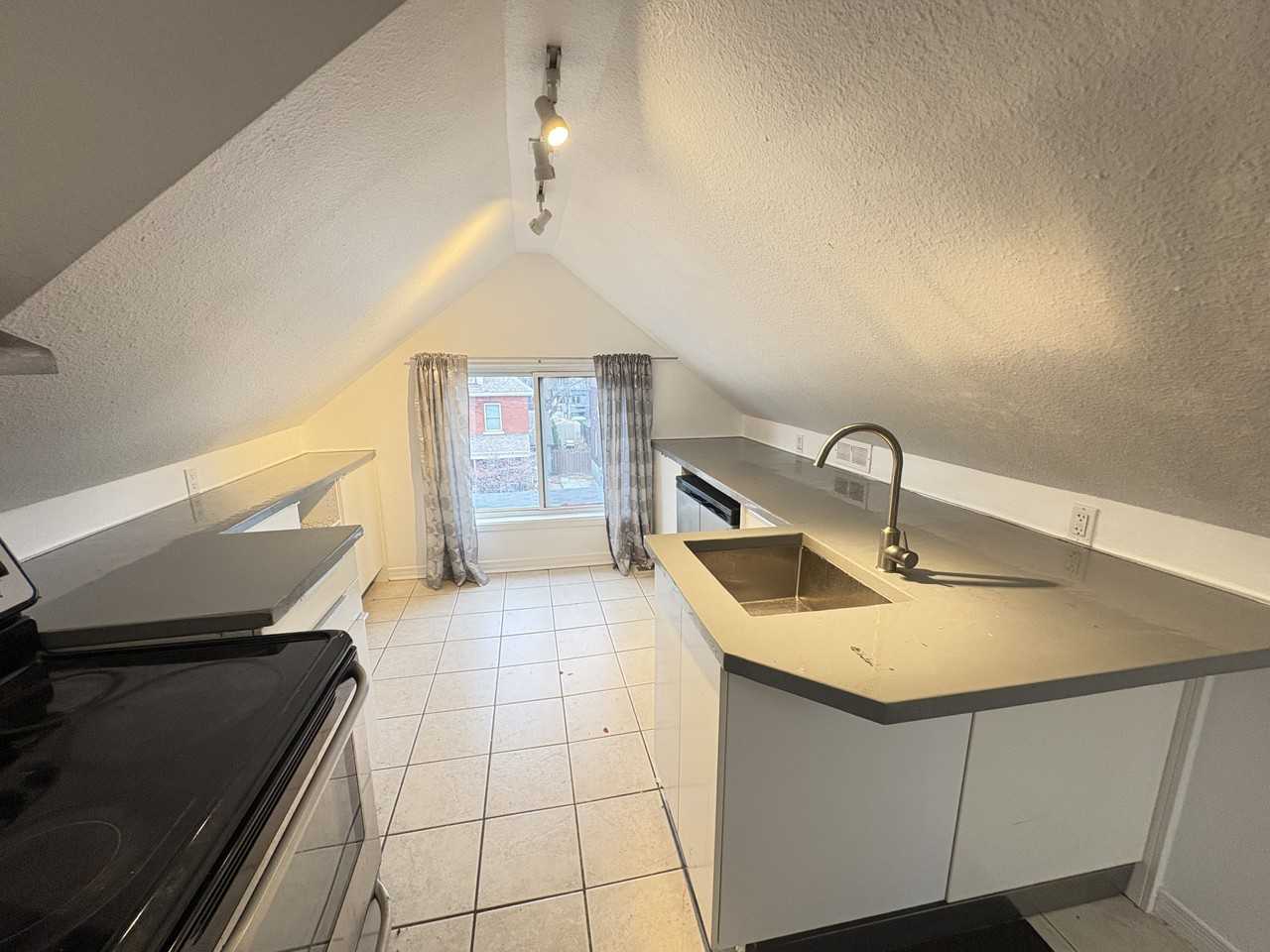 41 Fairview Ave - Photo 4 of 16