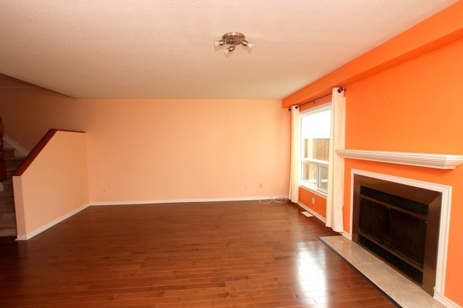 6075 Pineglade Cres - Photo 3 of 12