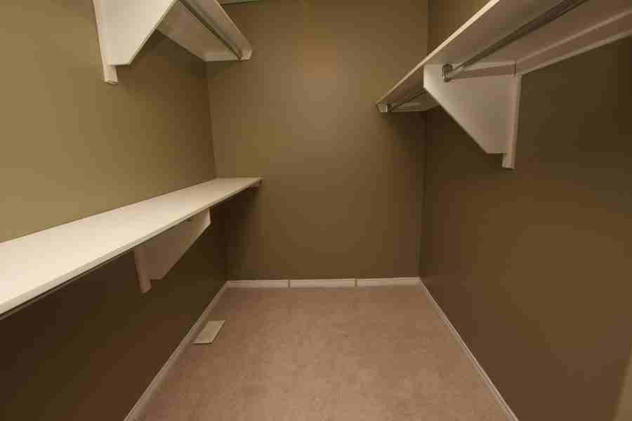 6075 Pineglade Cres - Photo 6 of 12