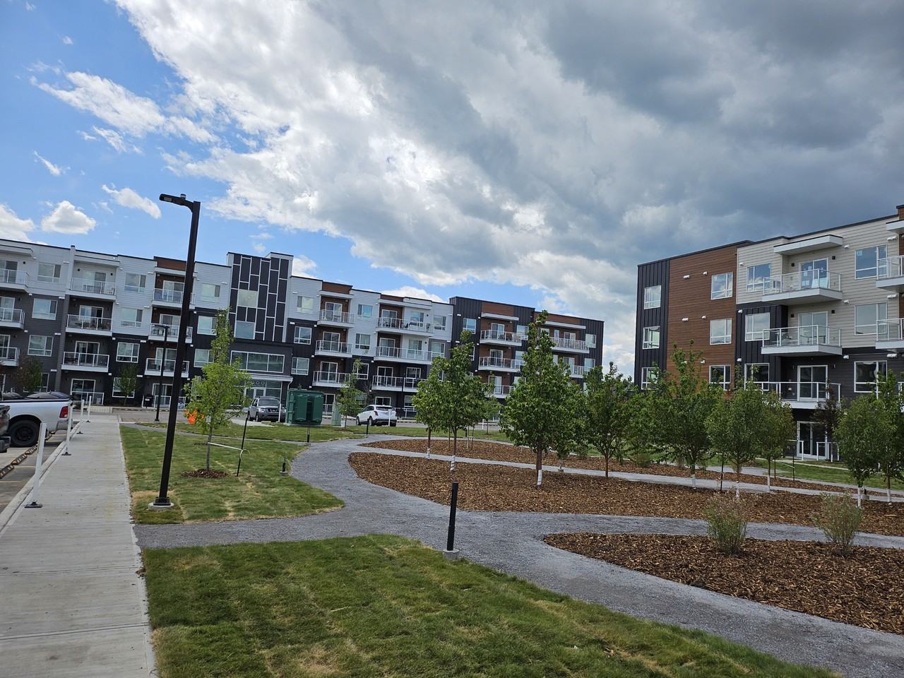 1 MONTHS FREE RENT!!! Modern 1 Bed Plus Den |  Top - Photo 4 of 30