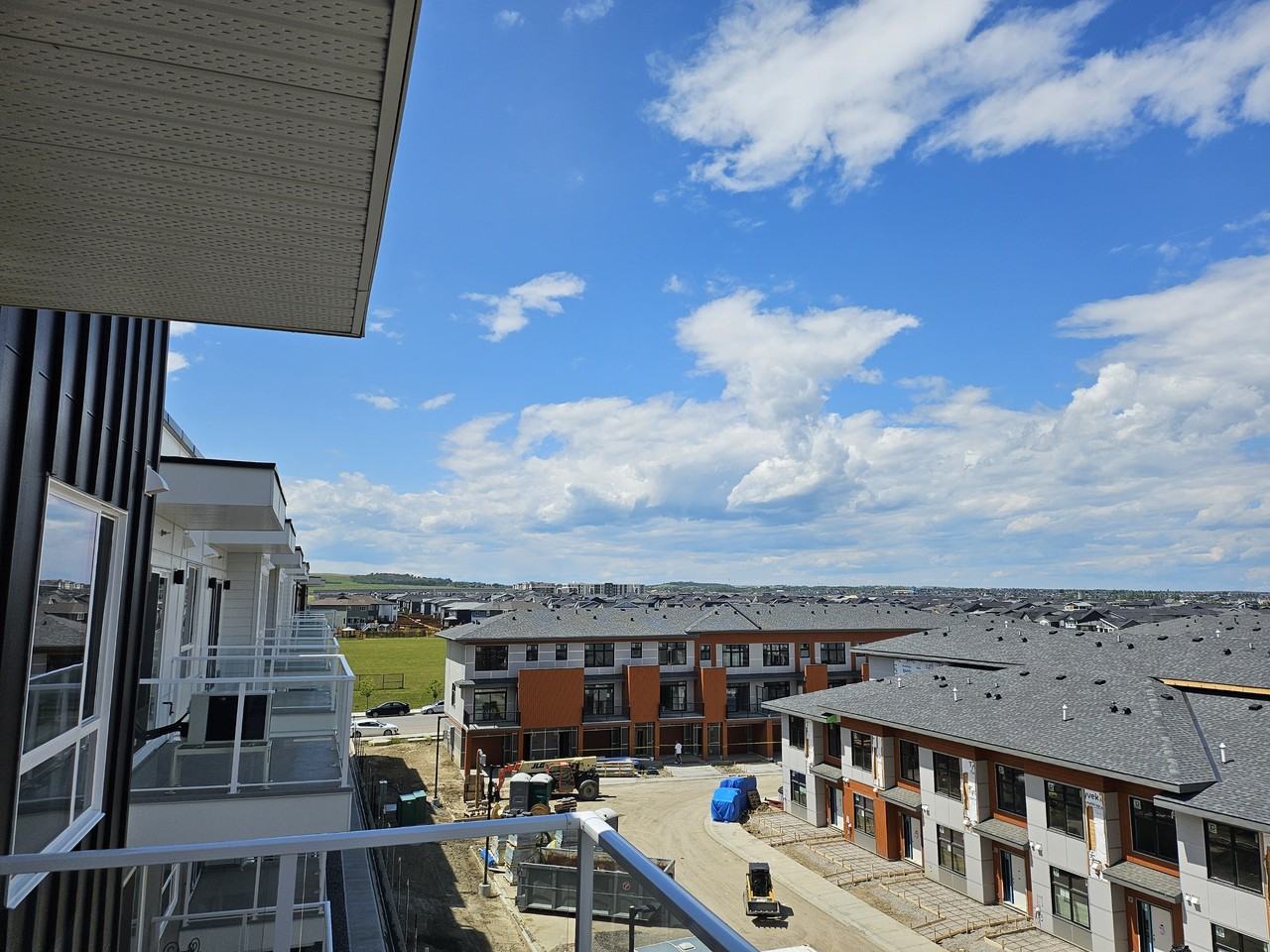 1 MONTHS FREE RENT!!! Modern 1 Bed Plus Den |  Top - Photo 6 of 30