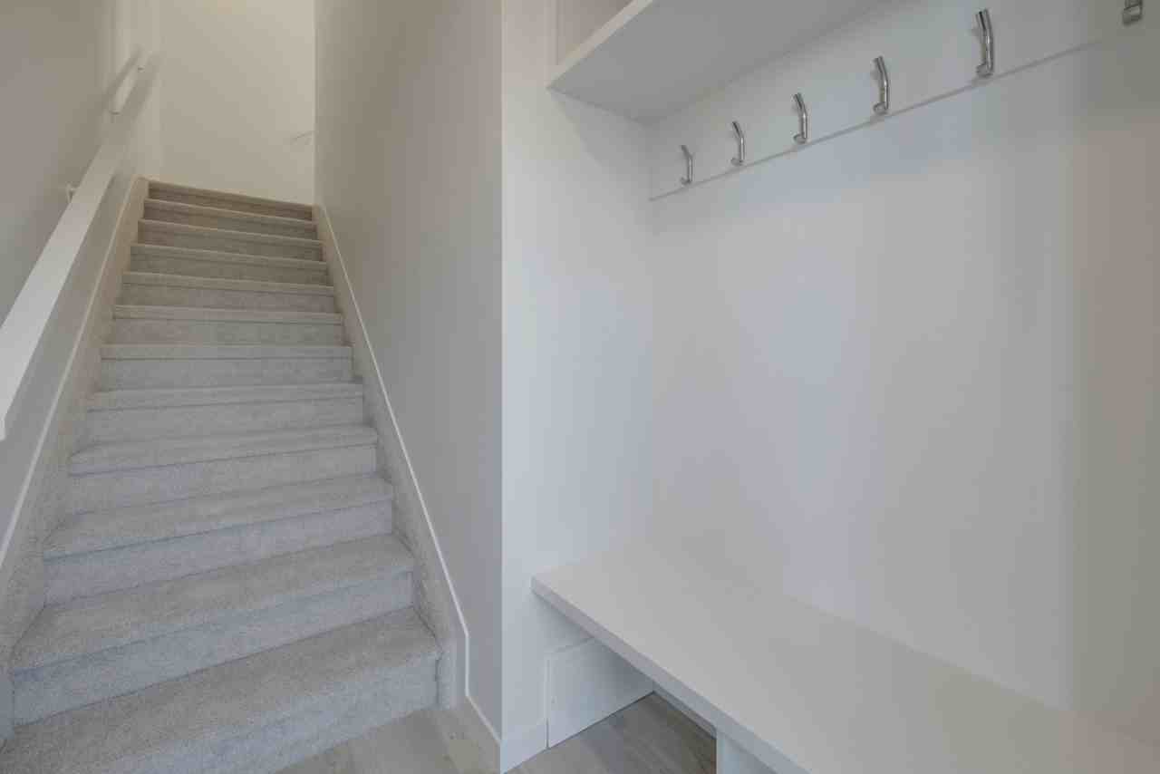 7470 Klapstein Cres Sw - Photo 5 of 36