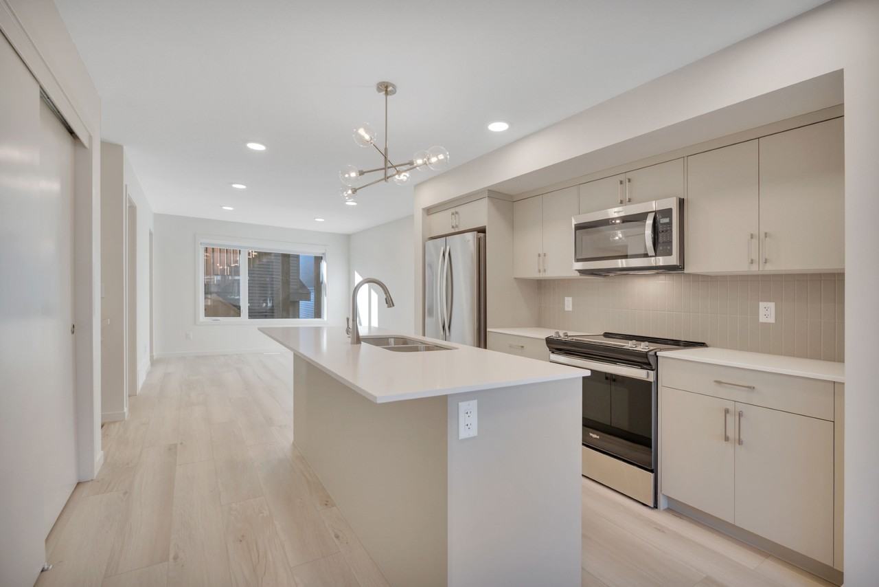 7350 Klapstein Cres Sw - Photo 2 of 31