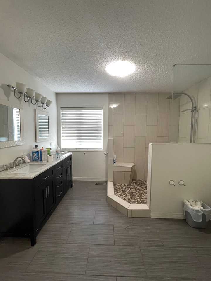 11438 76 Ave NW, Edmonton, AB - Photo 5 of 9