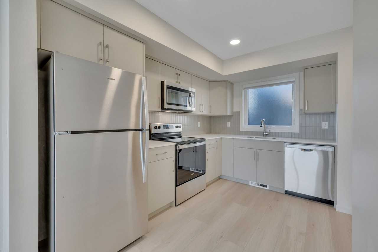 7470 Klapstein Cres Sw - Photo 6 of 19