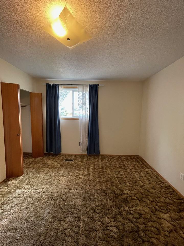 12411 87 St Nw - Photo 5 of 50