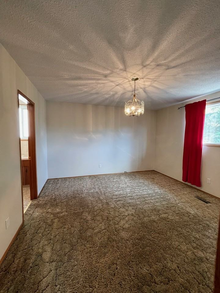 12411 87 St Nw - Photo 7 of 50