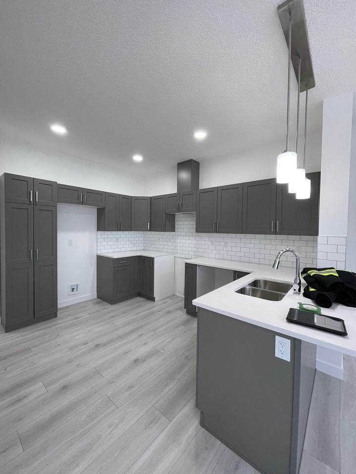 2710 66 St Sw - Photo 5 of 50