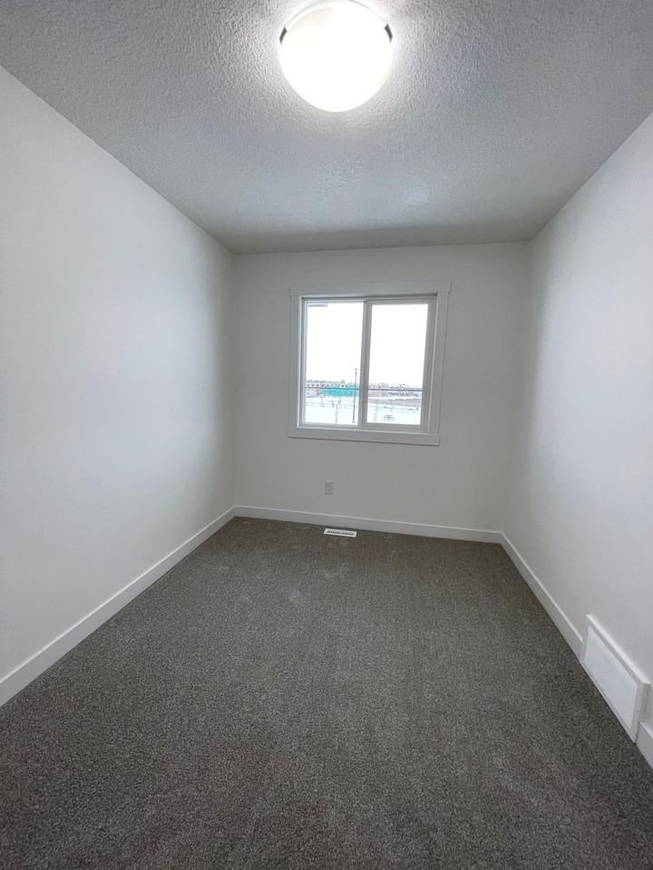 2710 66 St Sw - Photo 6 of 50