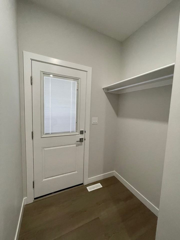 4112 66 St - Photo 5 of 50