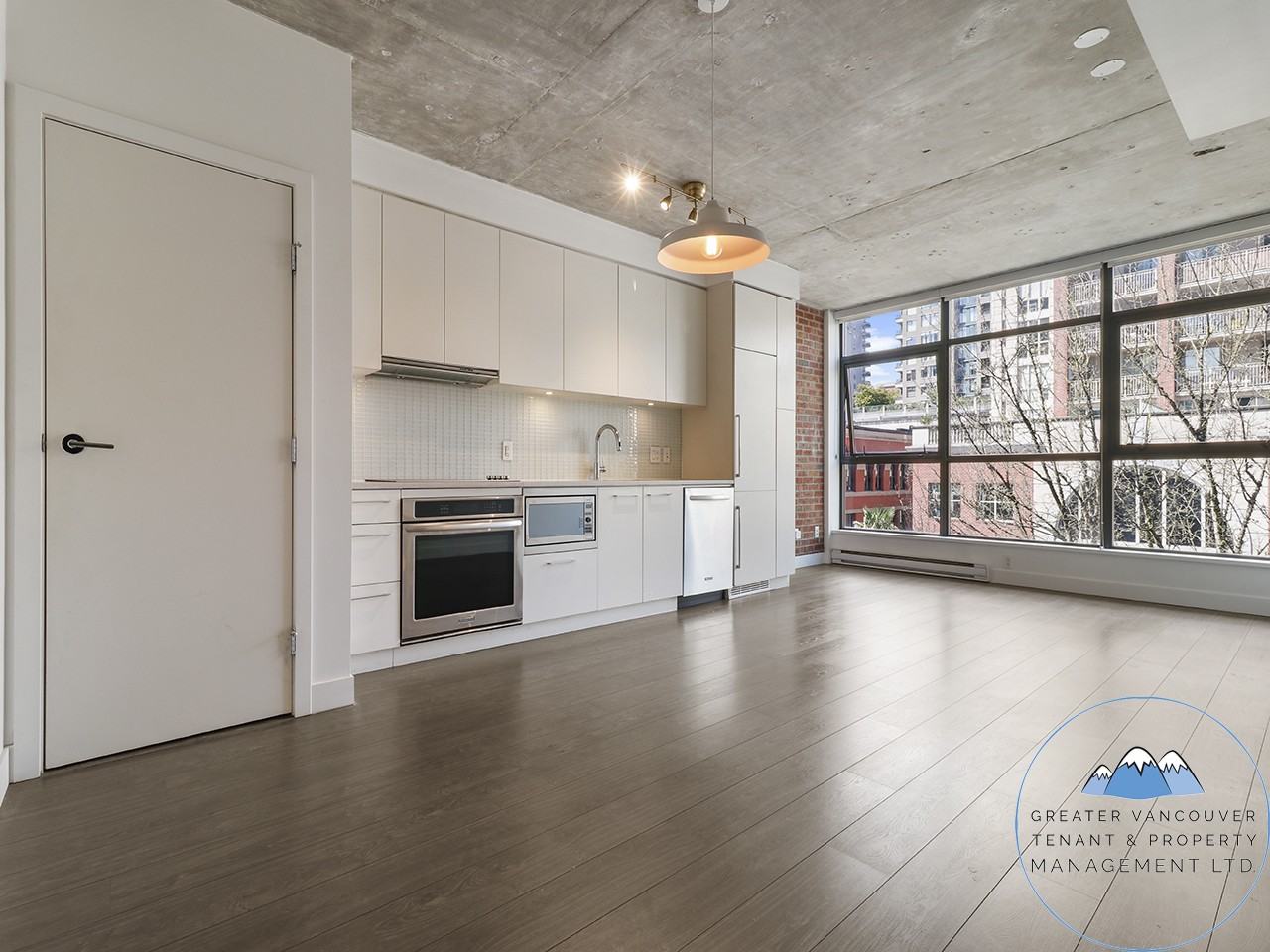 668 Columbia St - Photo 2 of 32