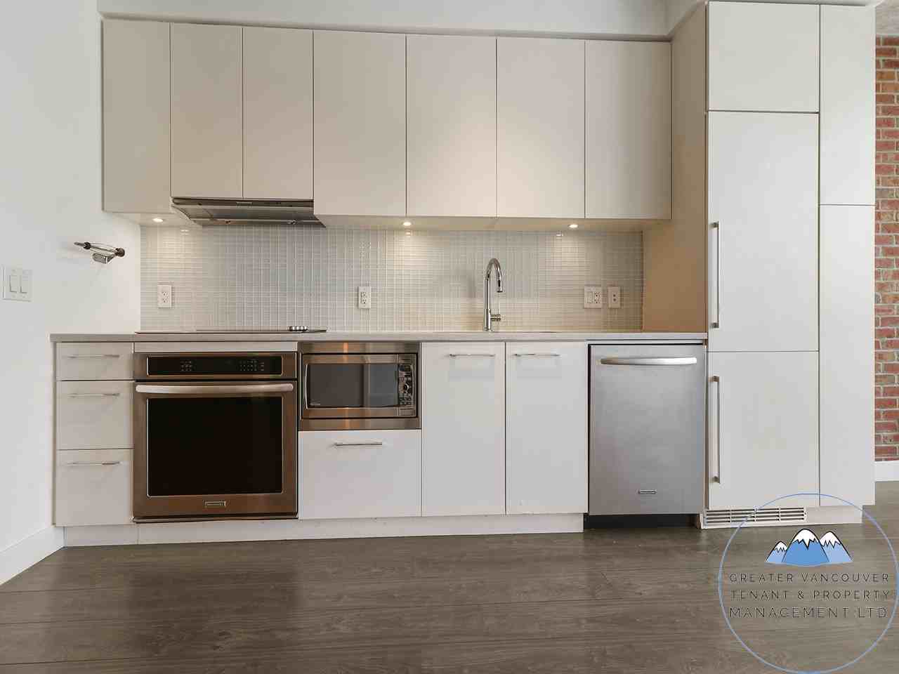 668 Columbia St - Photo 4 of 32