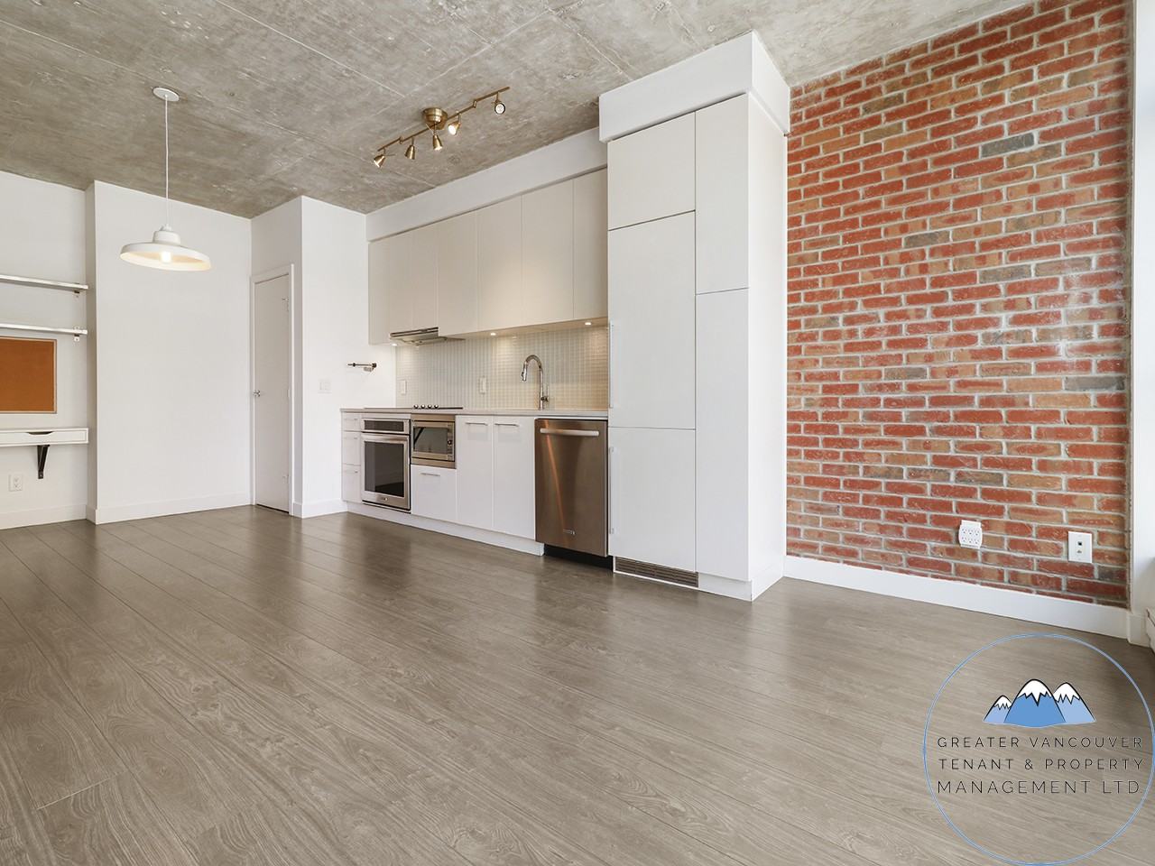 668 Columbia St - Photo 5 of 32