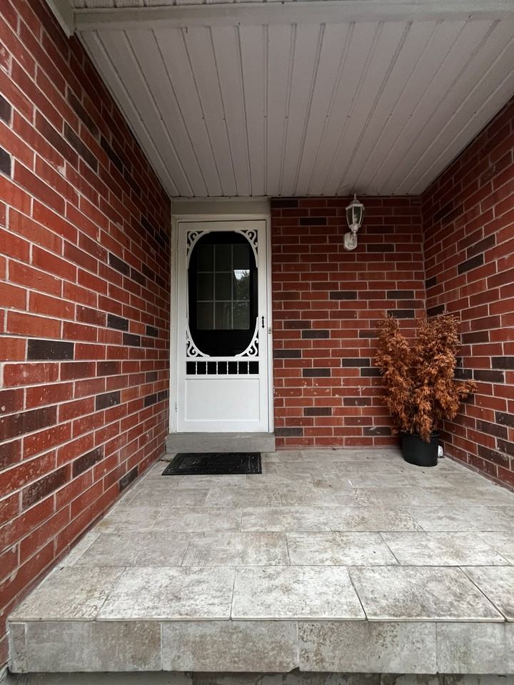 53 Pickett Cres - Photo 3 of 18