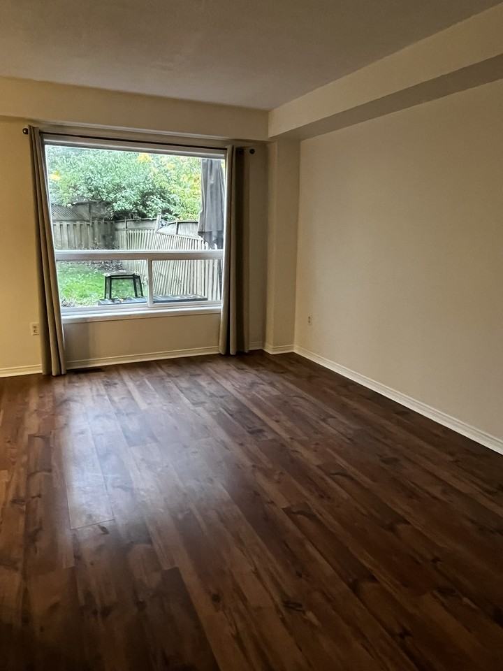 53 Pickett Cres - Photo 5 of 18