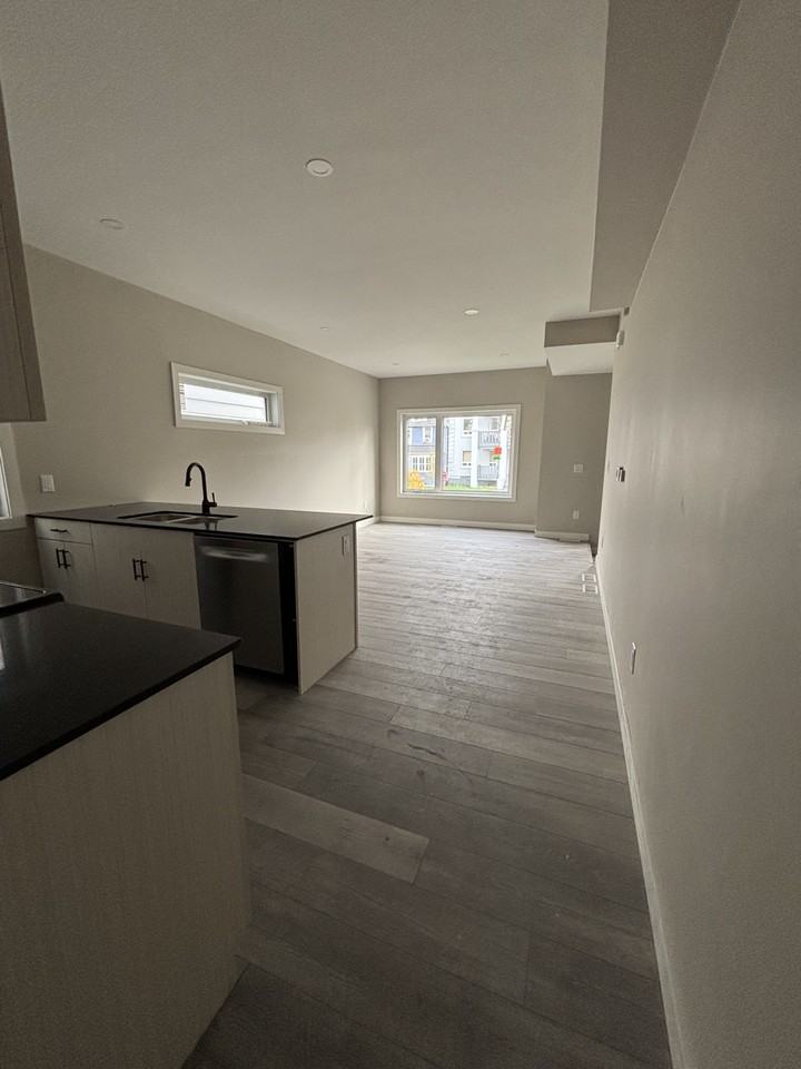 376 Home Street - Photo 3 of 20