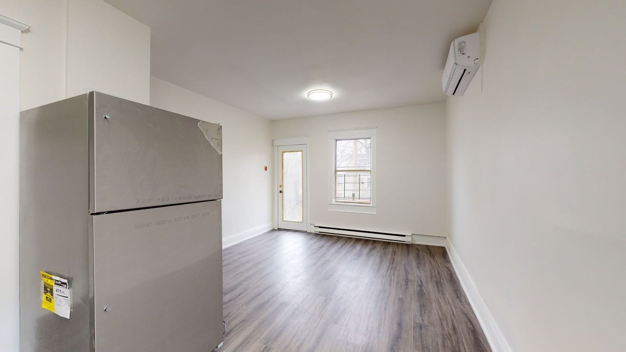 1065 Bathurst St - Photo 2 of 31