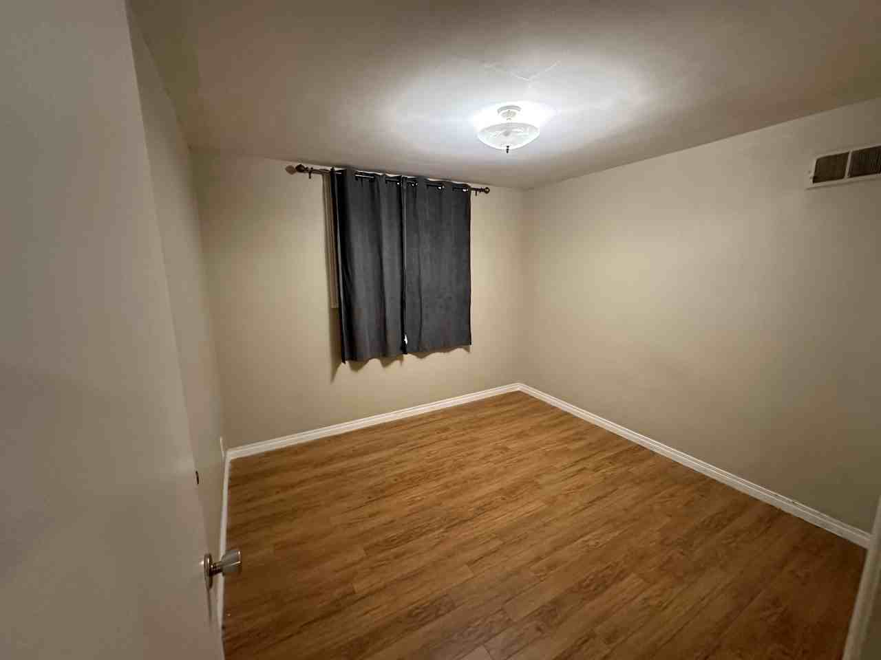 452 Notre Dame St - Photo 4 of 33