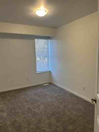 1 MONTH FREE RENT! Spacious 4 Bedroom Main Floor Suite | SF238 – 11425 67 Street NW Highlands, Edmonton - Photo 3 of 17