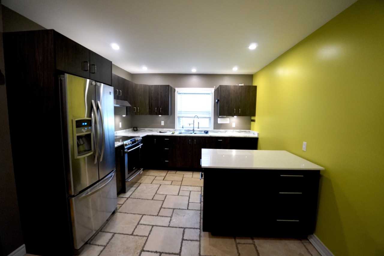 427 Talbot St - Photo 3 of 23