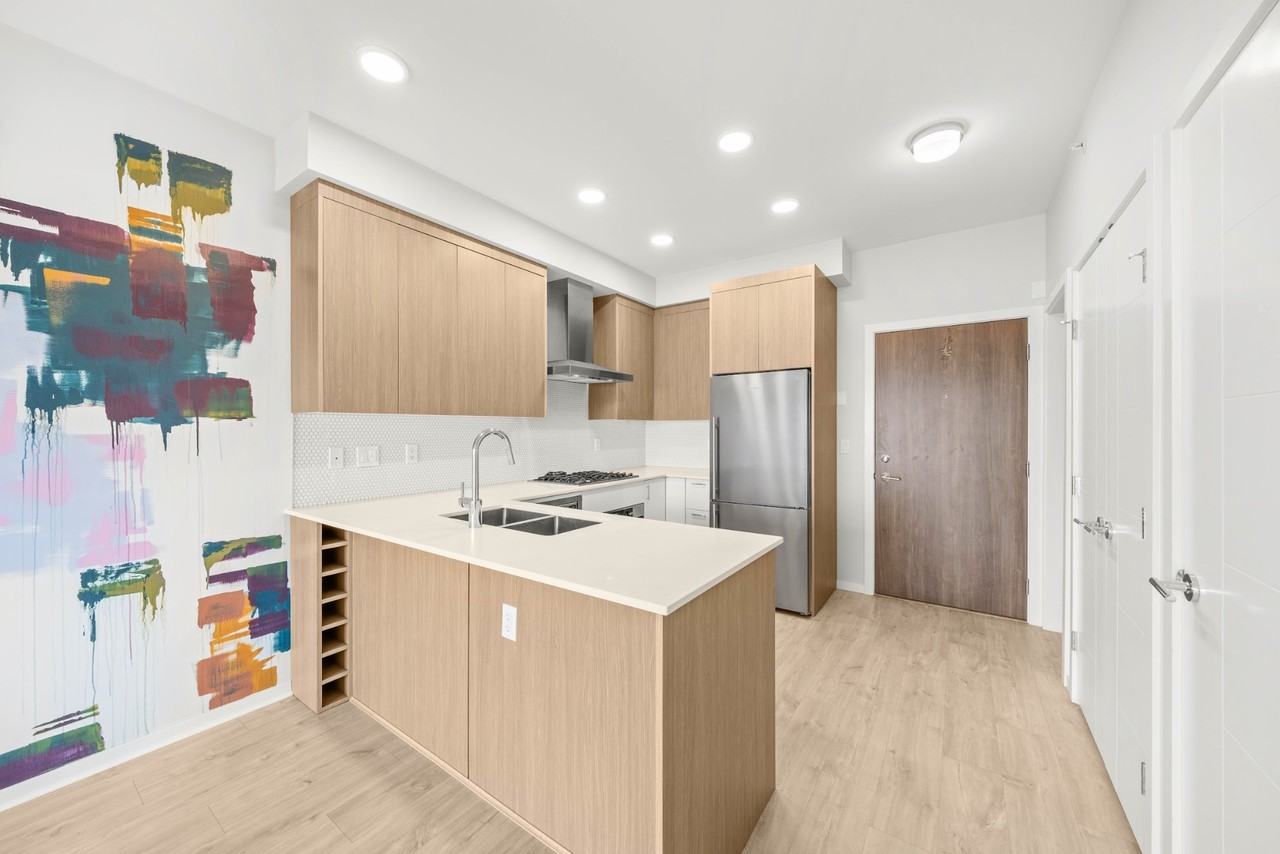 6283 Kingsway - Photo 4 of 39