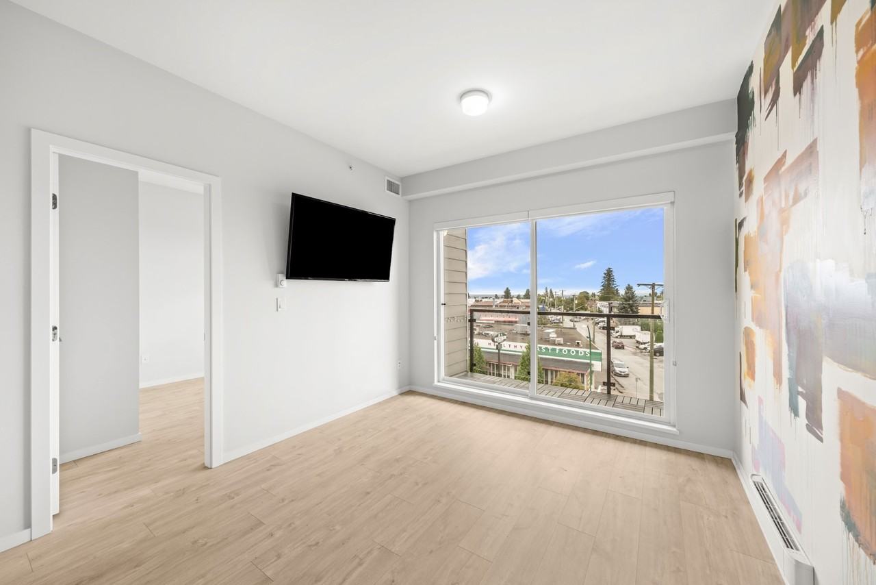 6283 Kingsway - Photo 6 of 39