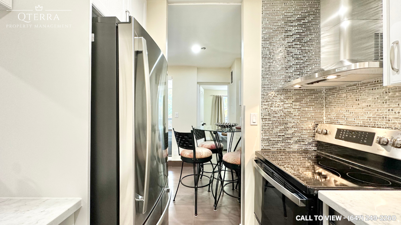 233-3025 The Credit Woodlands, Mississauga, Ontario L5C 2V3 - Photo 2 of 13