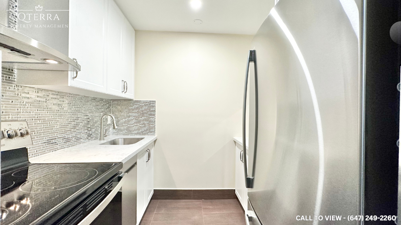 233-3025 The Credit Woodlands, Mississauga, Ontario L5C 2V3 - Photo 4 of 13