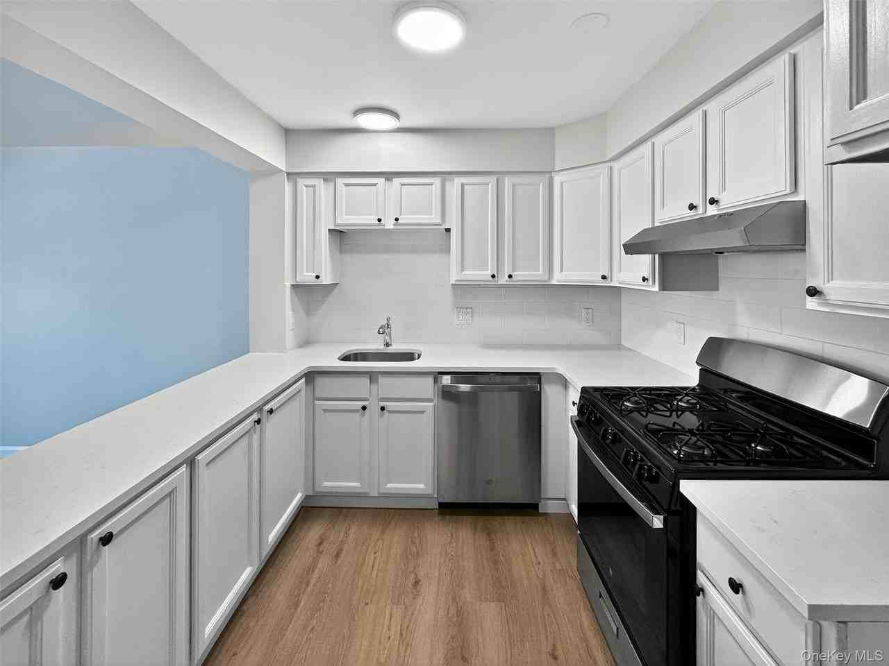 17 Bowman Ave Unit A #A - Photo 4 of 10