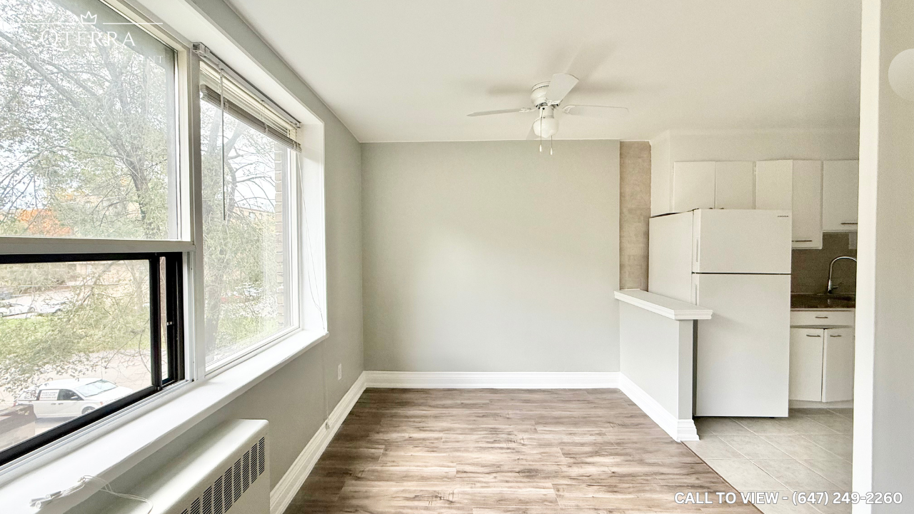 8-6 Kings Point Dr, Etobicoke, Ontario M8Y 1Z4 - Photo 5 of 11