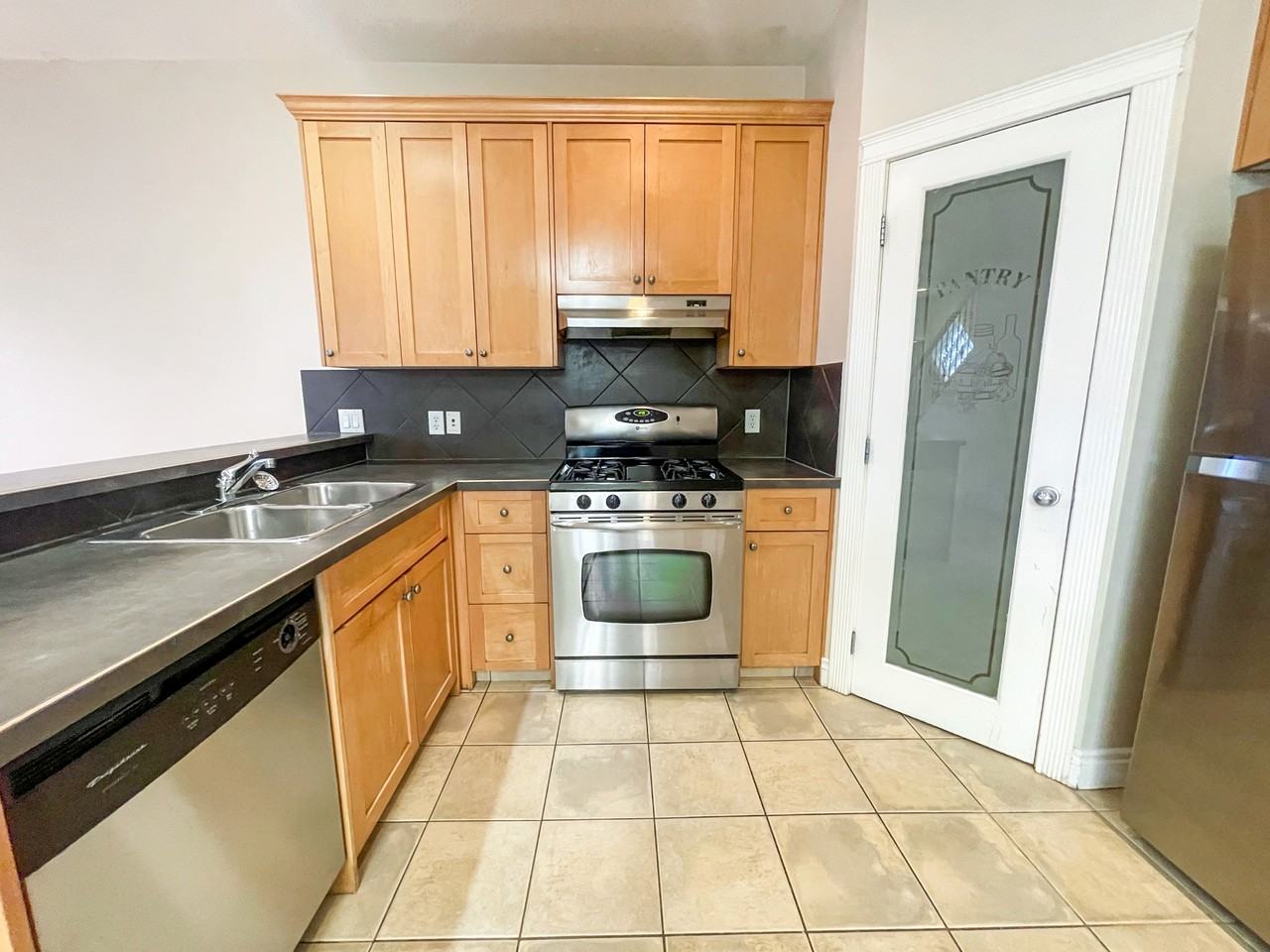 720 56 Ave SW - Photo 2 of 27