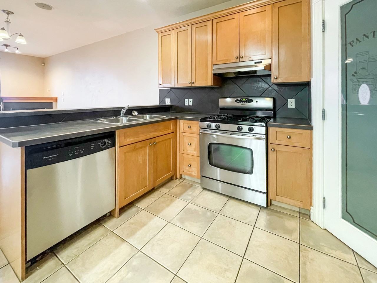 720 56 Ave SW - Photo 3 of 27