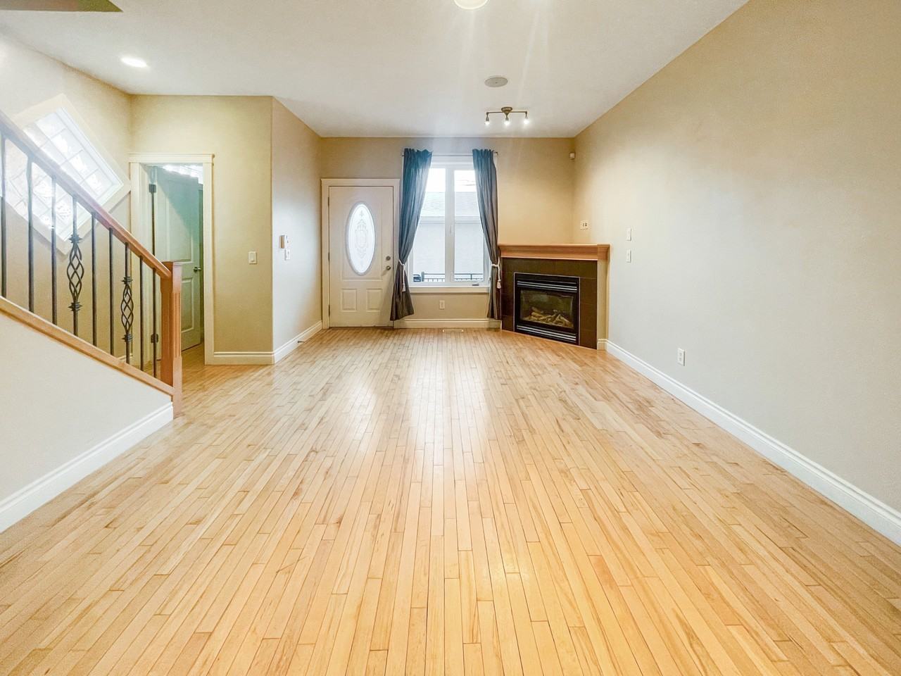 720 56 Ave SW - Photo 5 of 27