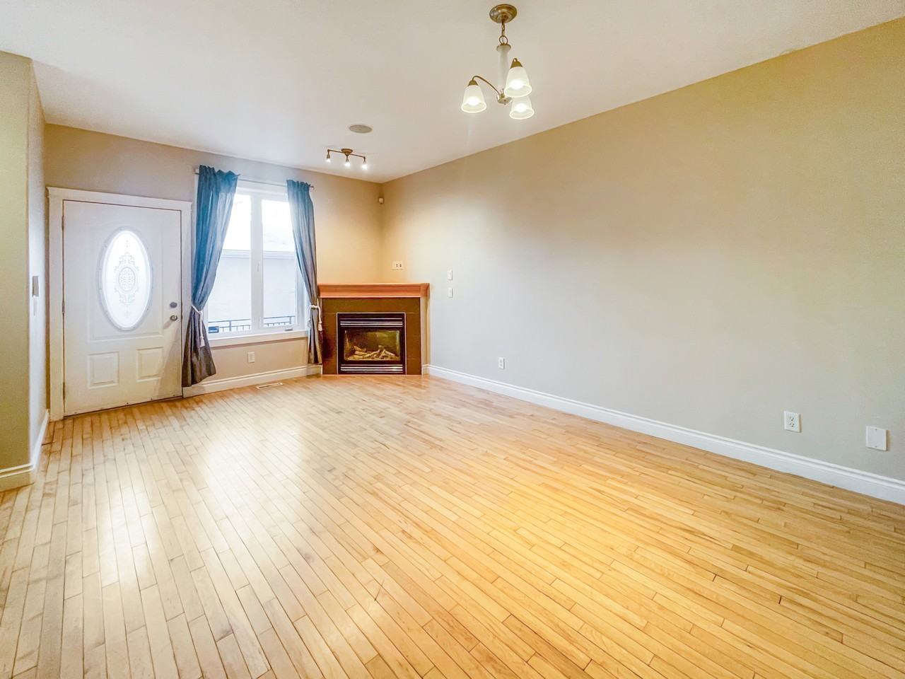 720 56 Ave SW - Photo 6 of 27