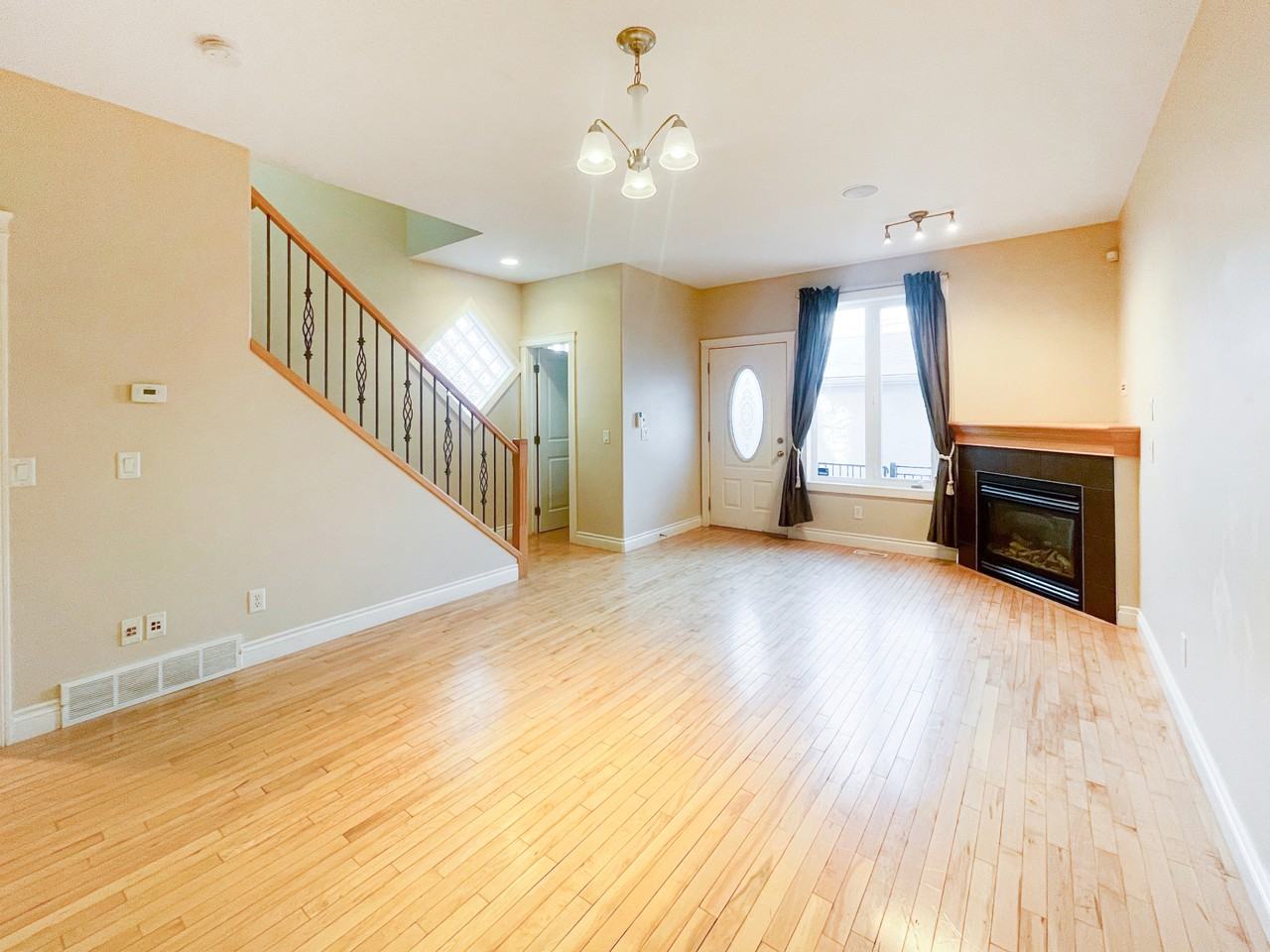 720 56 Ave SW - Photo 7 of 27