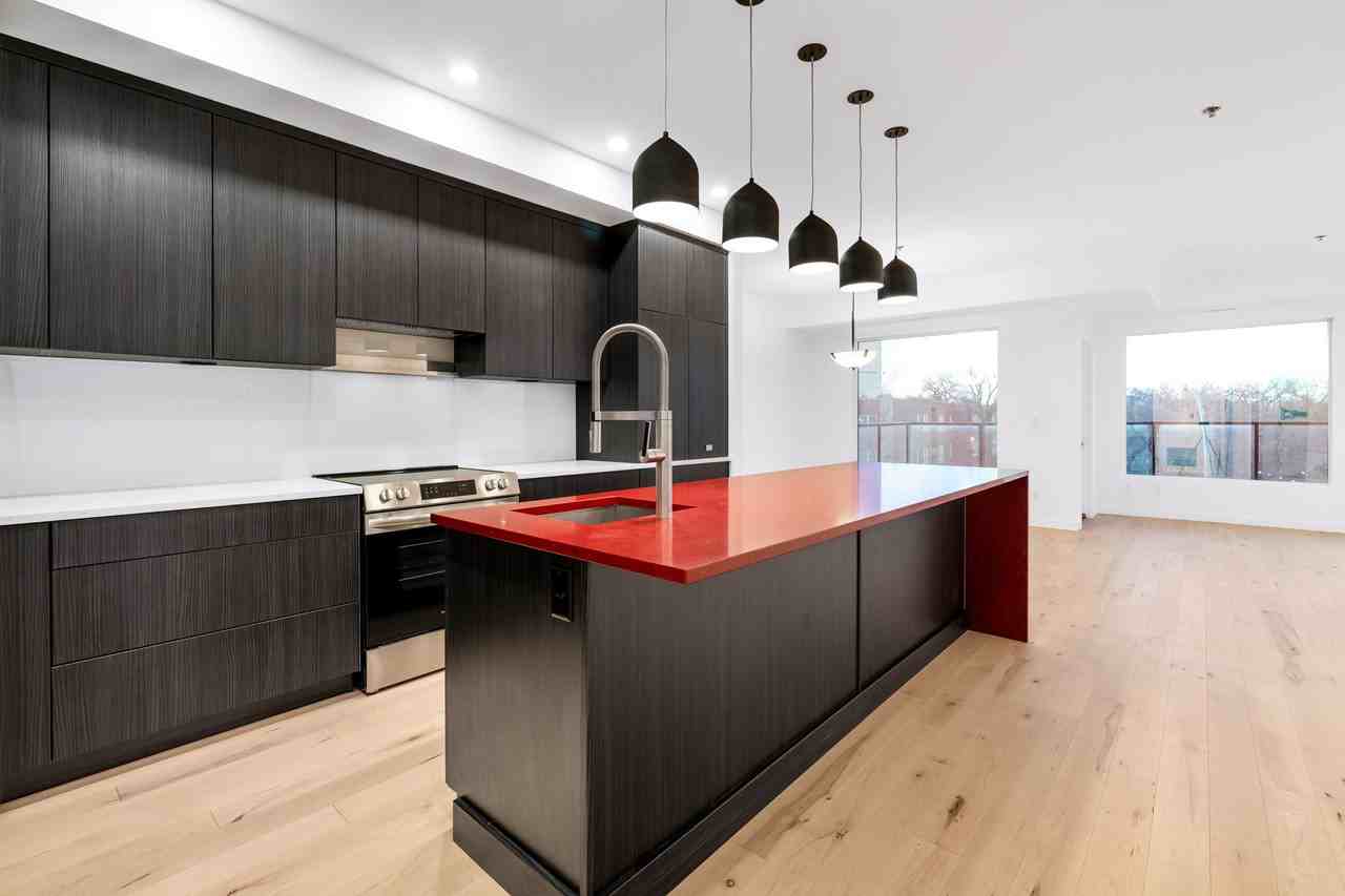 260 Wellington Crescent - Photo 4 of 50