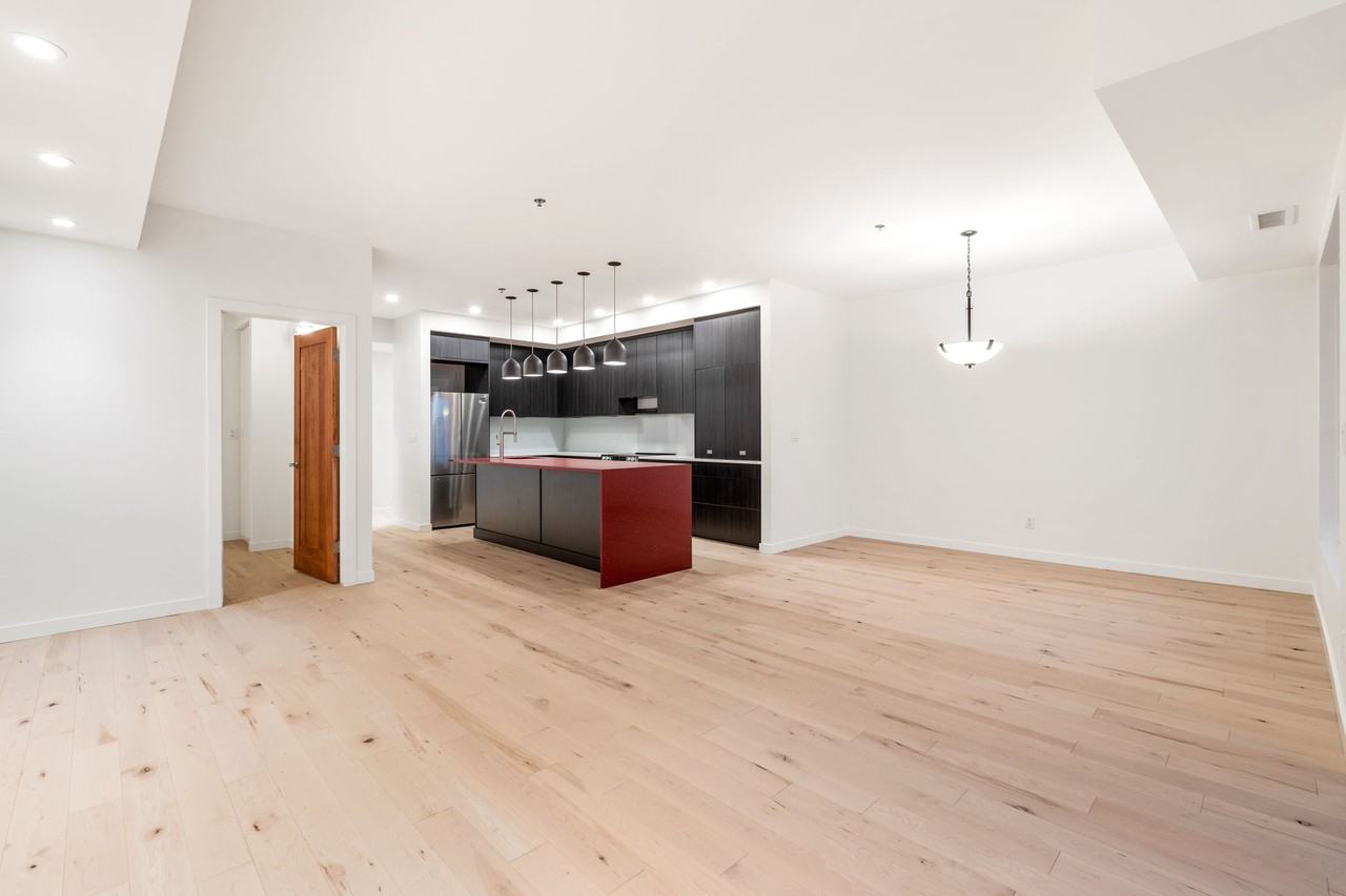 260 Wellington Crescent - Photo 5 of 50