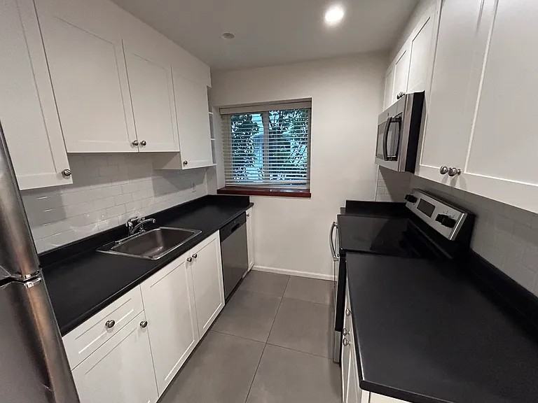 $1000 MOVE - Photo 3 of 9