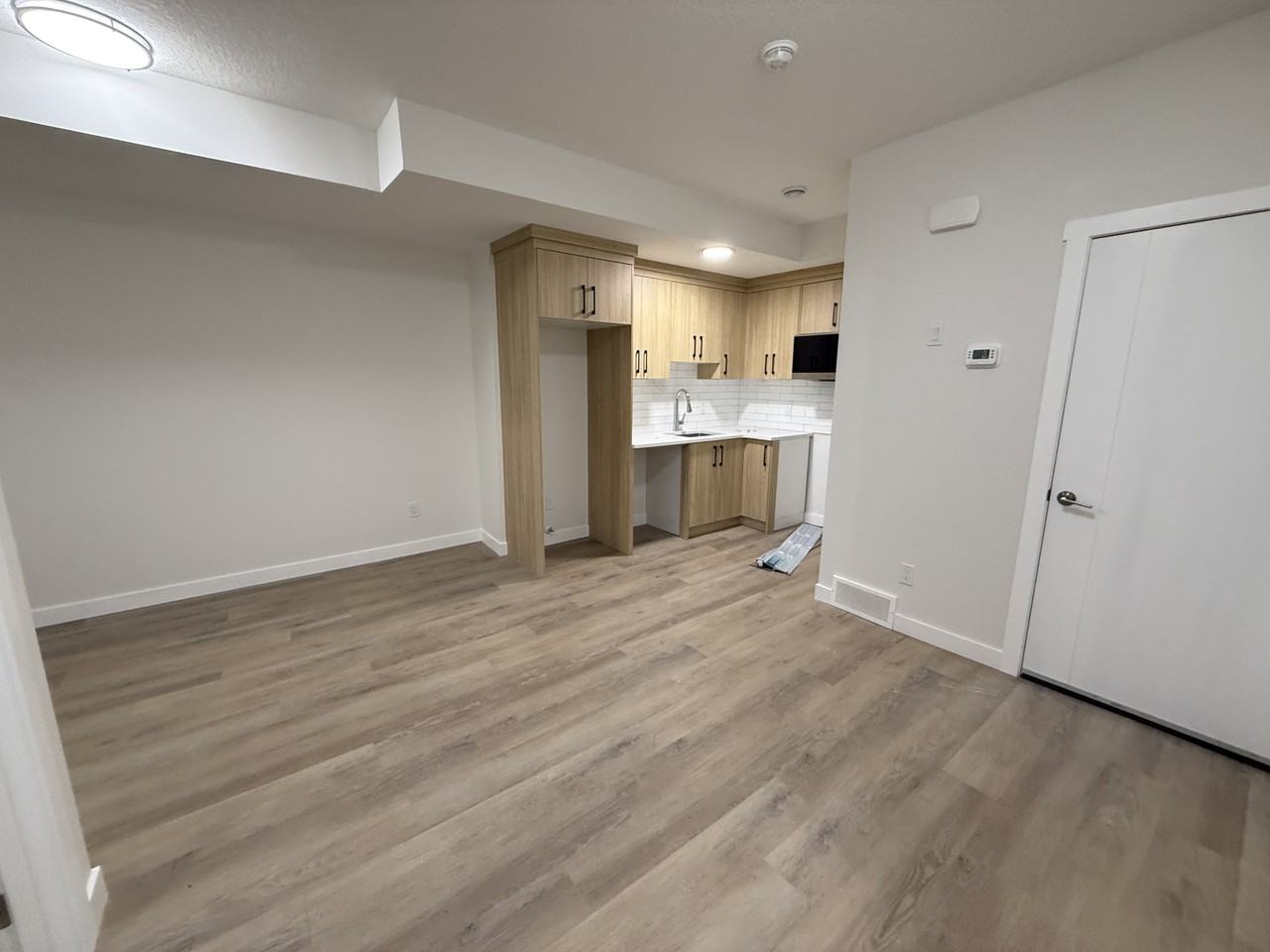 1505 36 St Se - Photo 3 of 8