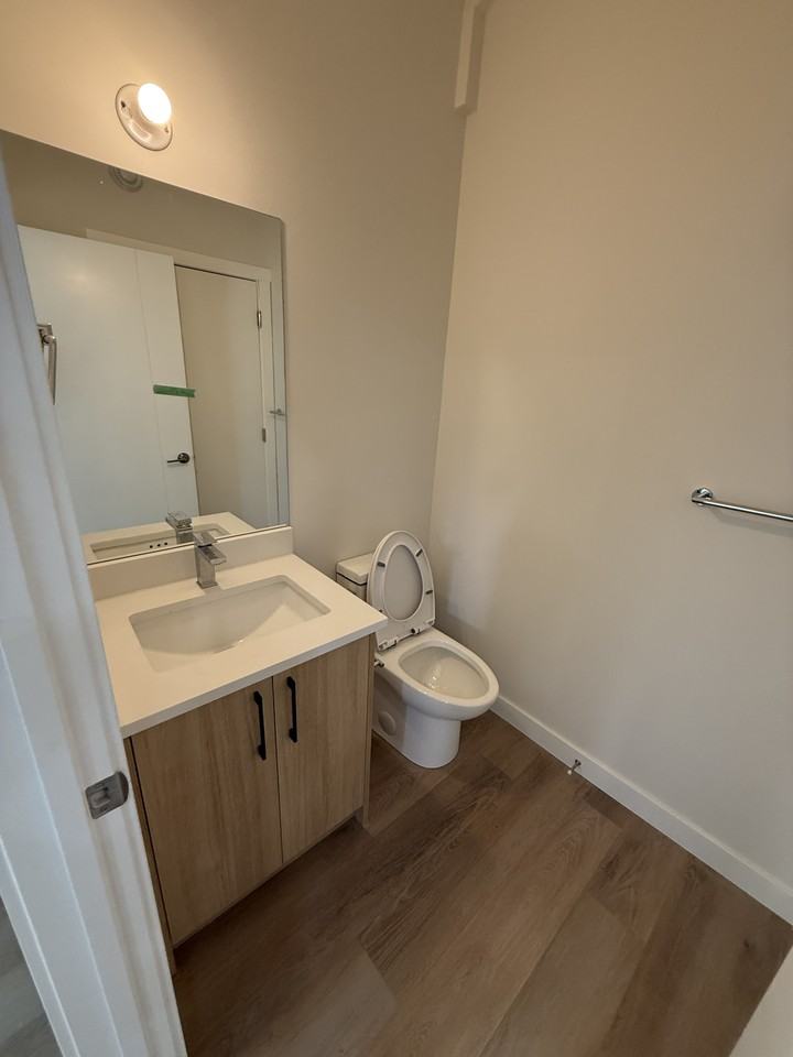 Brand New 3 Bed / 2.5 Bath Upper Unit with Garage Parking and 1 month free rent - Photo 7 of 20