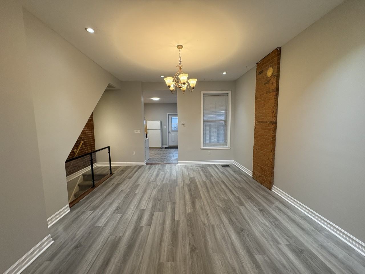 126 Park St N - Photo 7 of 11