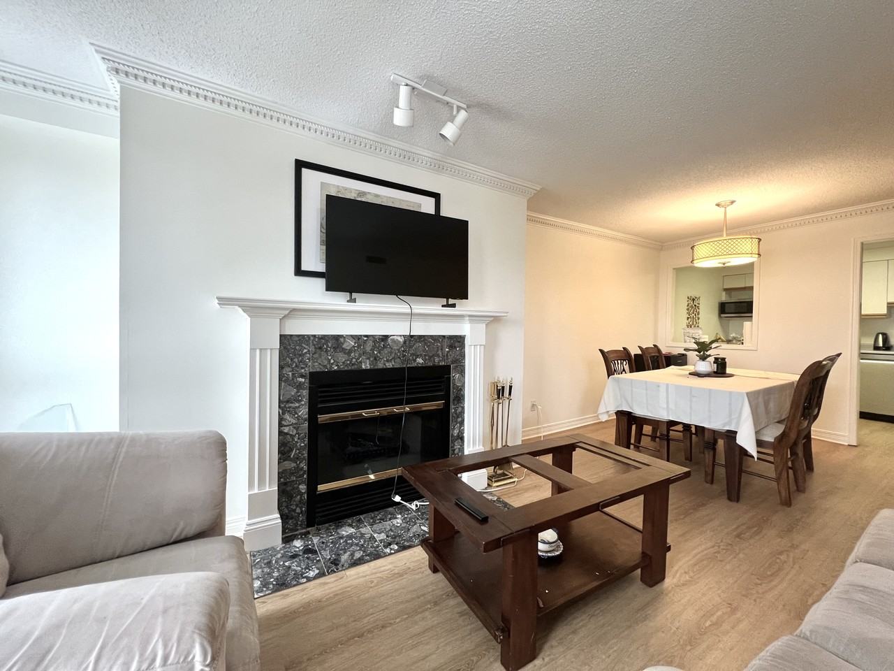 939 North River Rd. - Photo 2 of 22