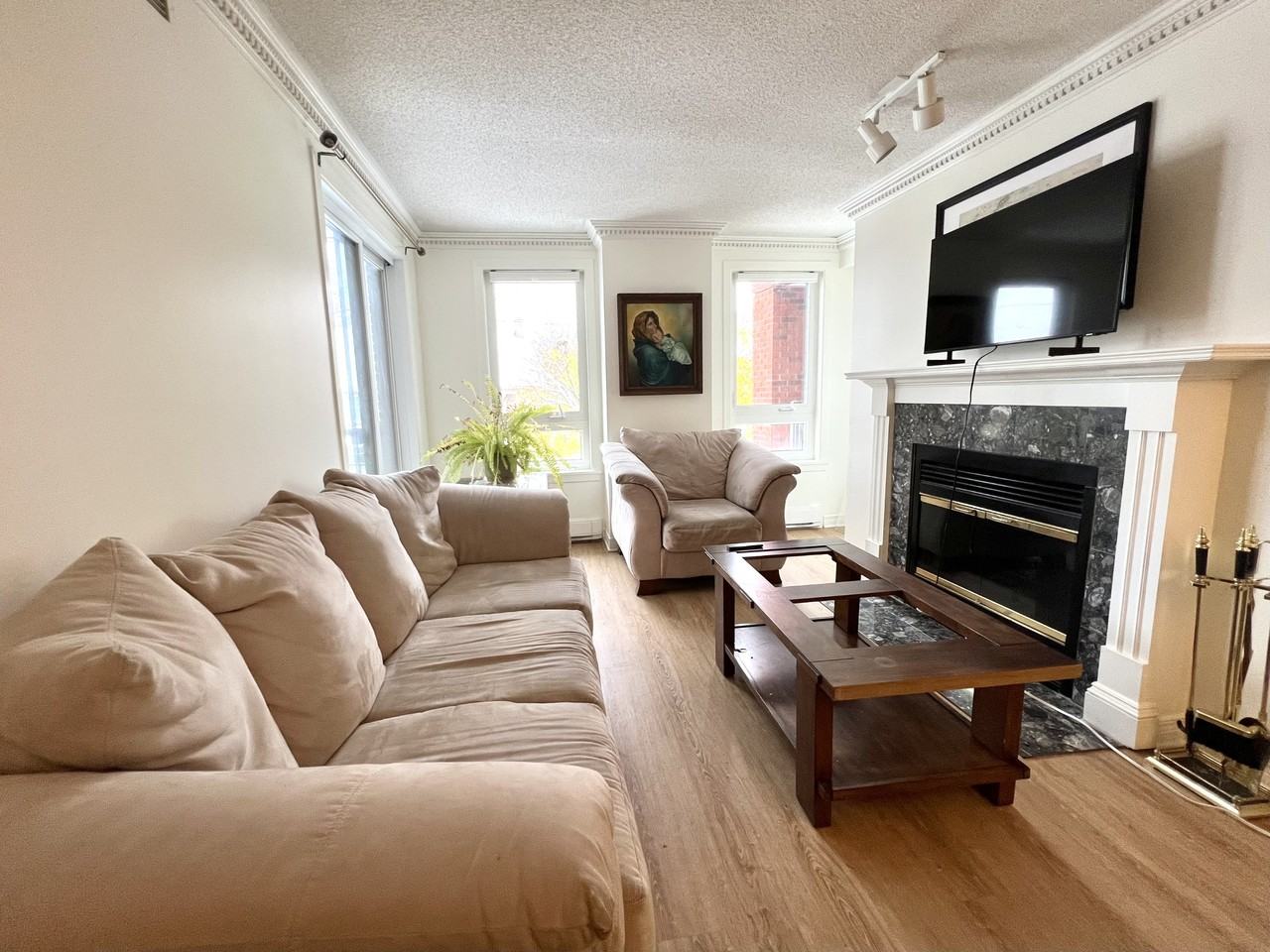 939 North River Rd. - Photo 3 of 22