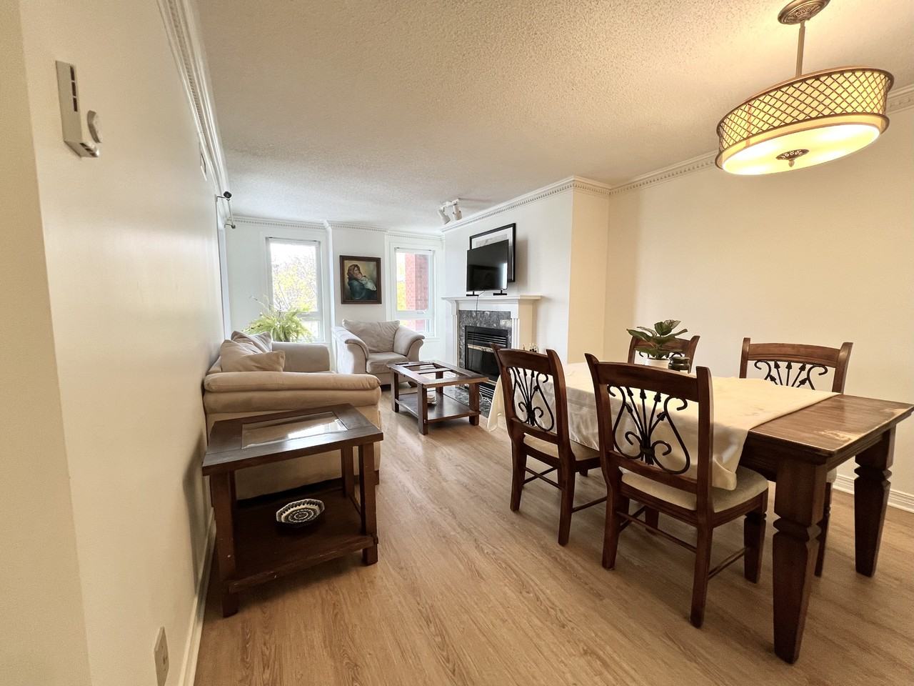 939 North River Rd. - Photo 4 of 22