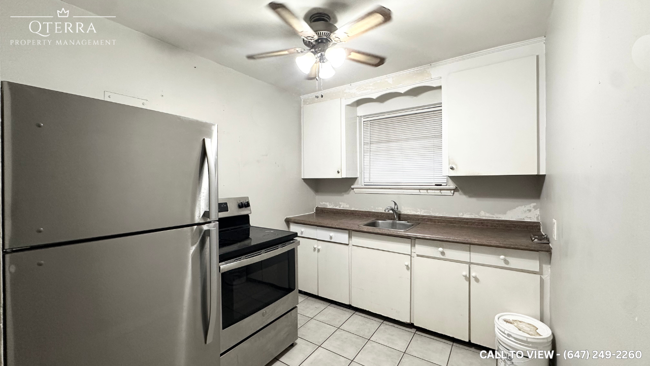 1007 Adelaide St N - Photo 2 of 17