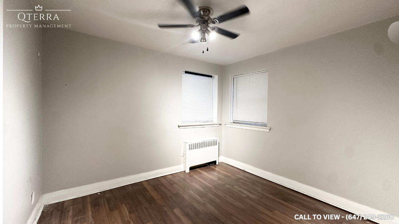 1007 Adelaide St N - Photo 4 of 17