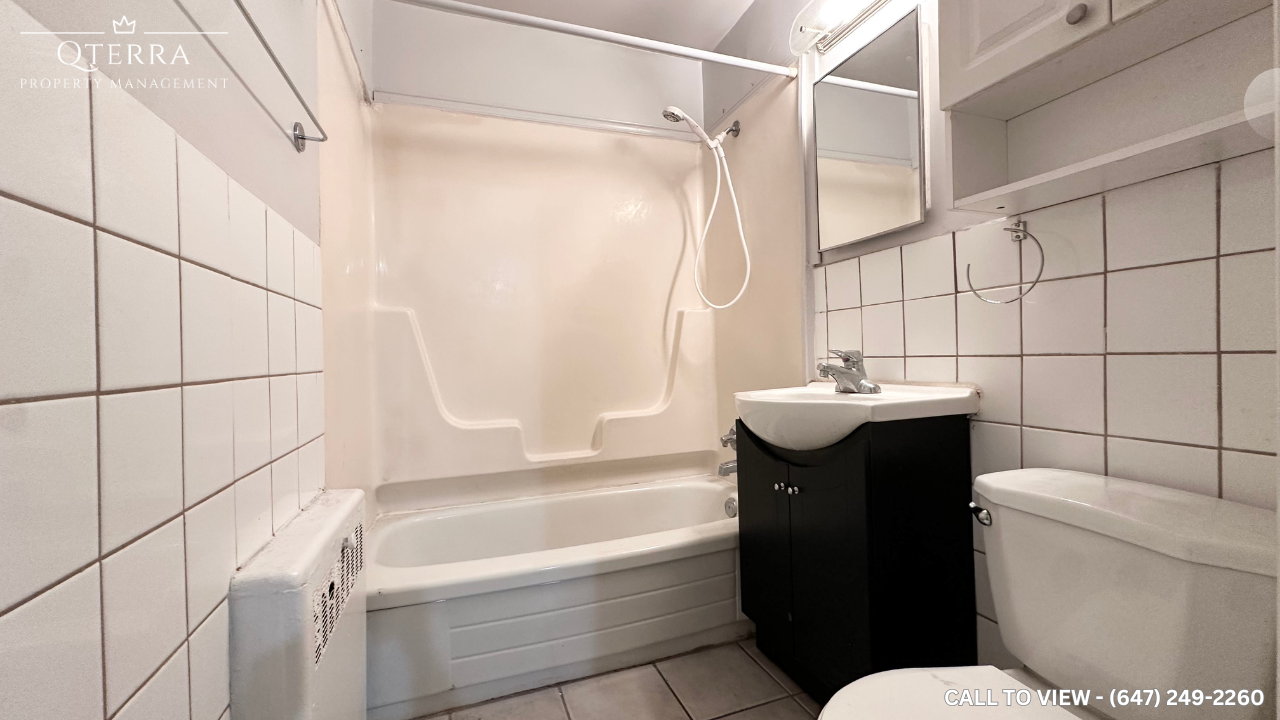 1007 Adelaide St N - Photo 6 of 17