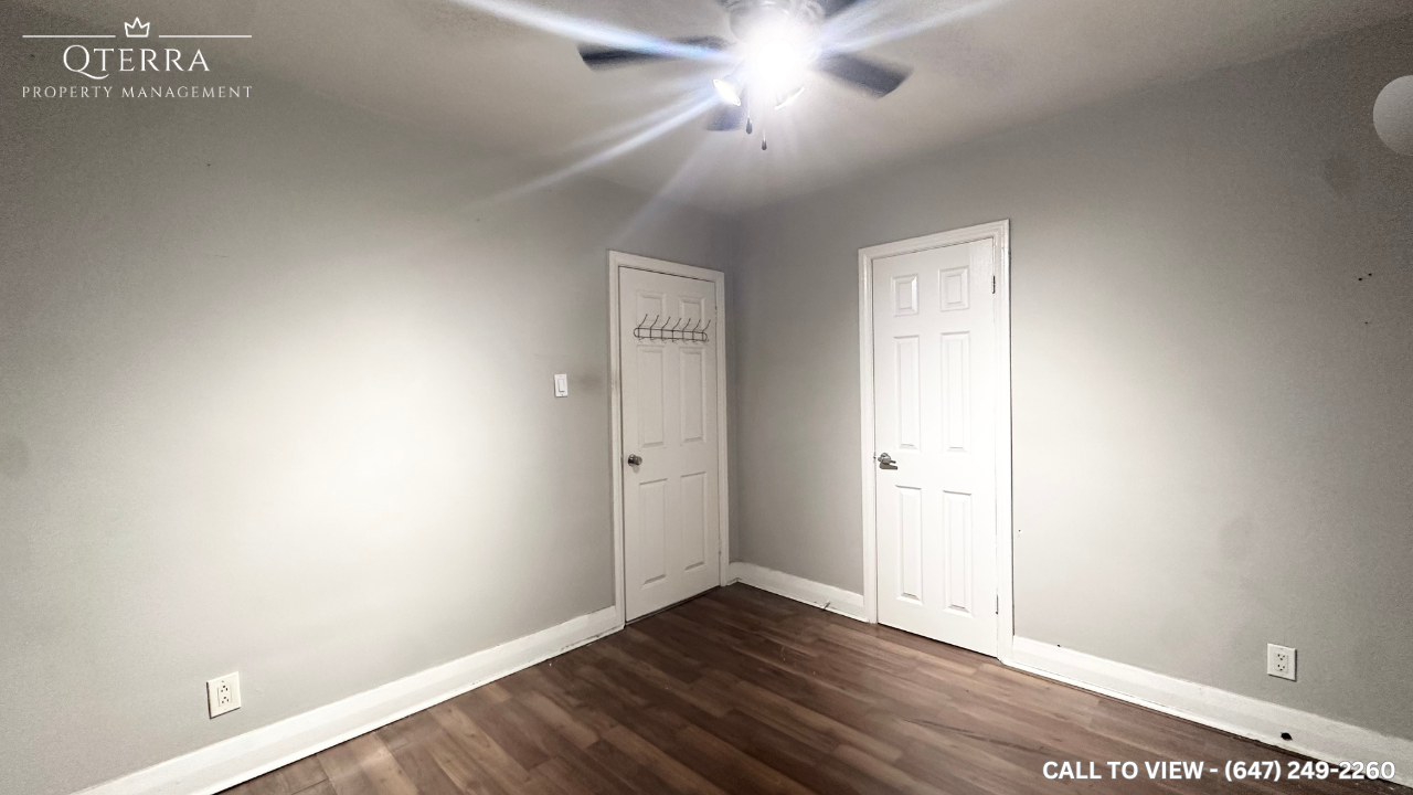 1007 Adelaide St N - Photo 7 of 17