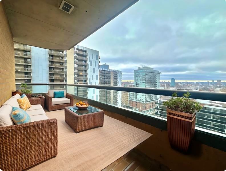 556 Laurier Ave W - Photo 4 of 14